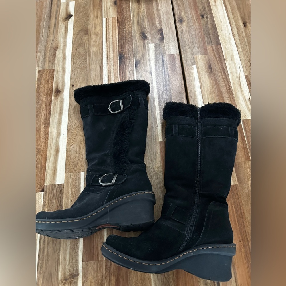 Black winter boots